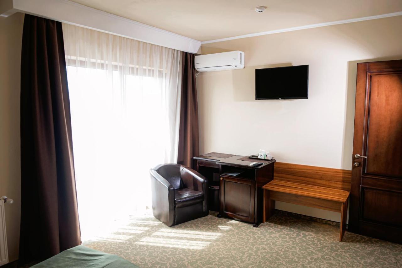 Curtea Bizantina Hotel Suceava Exterior photo