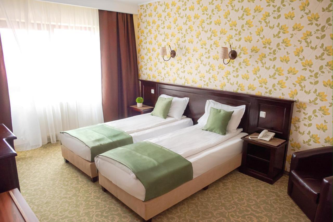 Curtea Bizantina Hotel Suceava Exterior photo