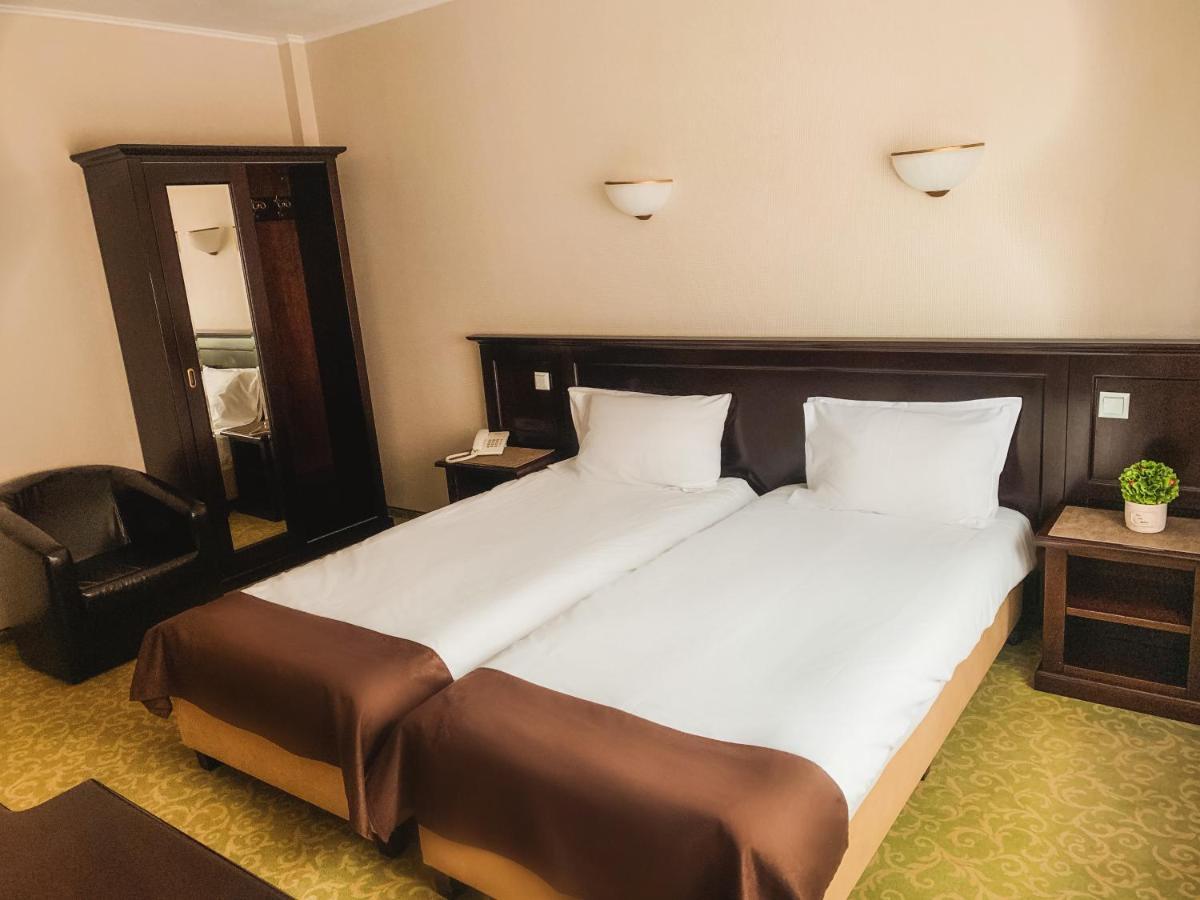 Curtea Bizantina Hotel Suceava Exterior photo