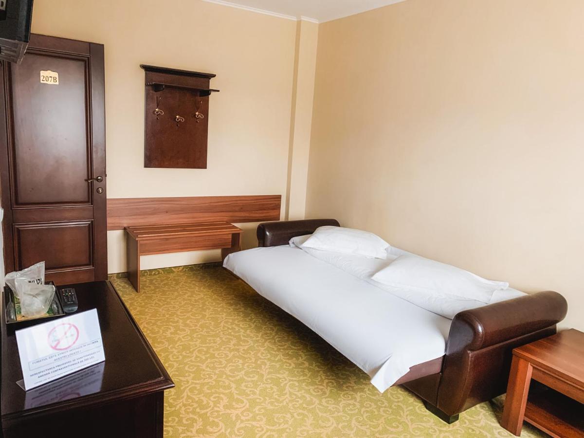 Curtea Bizantina Hotel Suceava Exterior photo