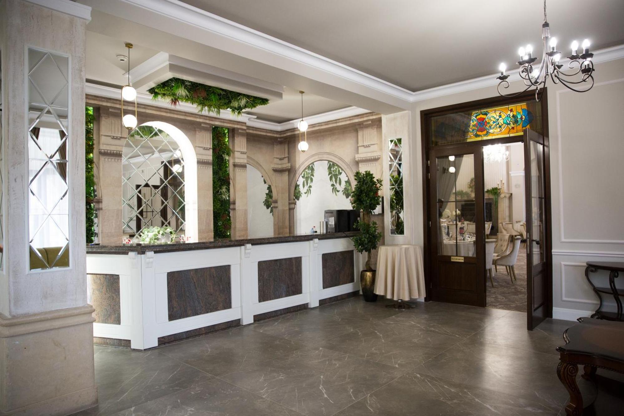 Curtea Bizantina Hotel Suceava Exterior photo