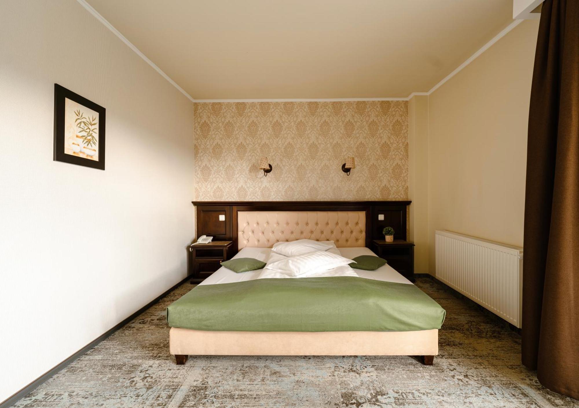 Curtea Bizantina Hotel Suceava Exterior photo