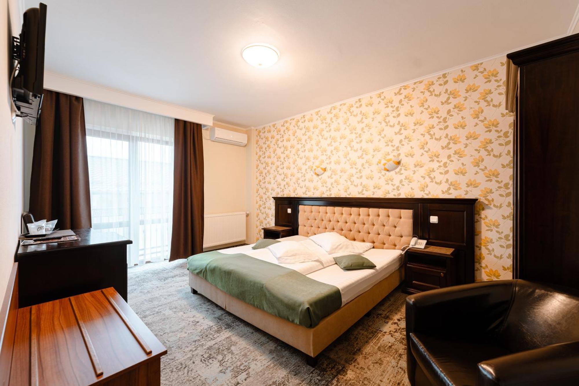 Curtea Bizantina Hotel Suceava Exterior photo