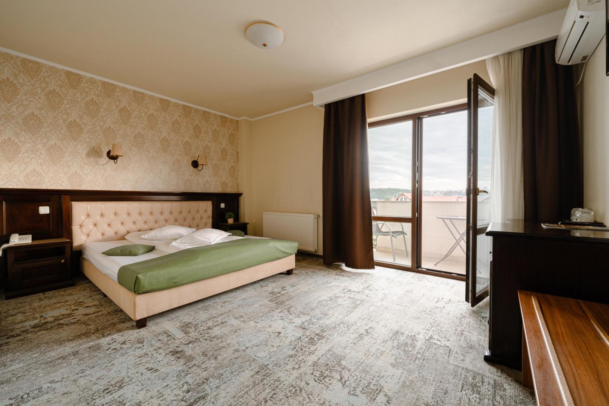 Curtea Bizantina Hotel Suceava Exterior photo