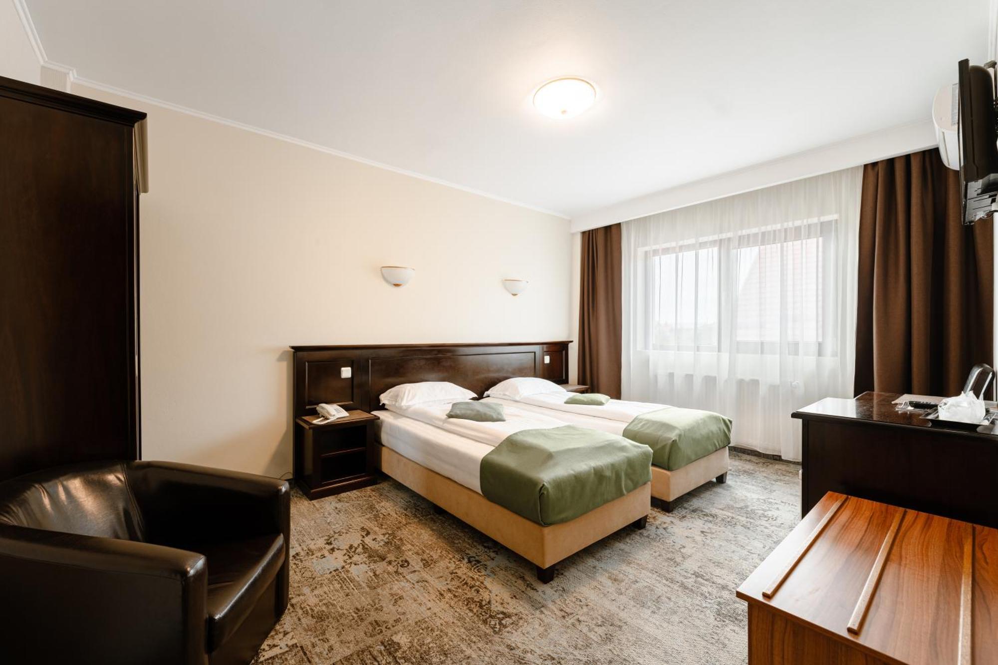 Curtea Bizantina Hotel Suceava Exterior photo