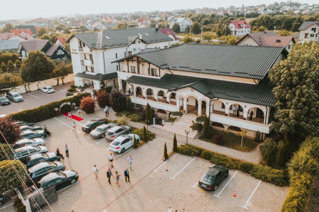 Curtea Bizantina Hotel Suceava Exterior photo